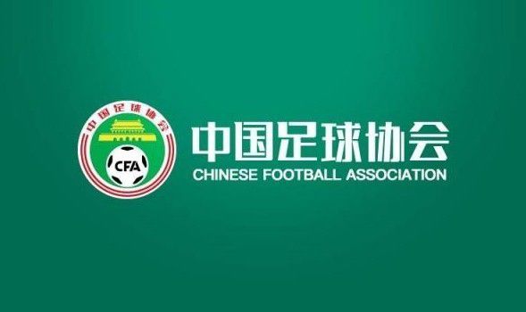 我们常常对阿巴斯电影中絮絮叨叨的人们印象深刻，那些人物的语言未经设计，未经提炼，完全是他们在生活中的自说自话，却是伊朗社会最真实的叙事者。